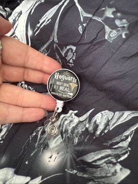 Hogwarts Badge Reel ID Holder – Black & White